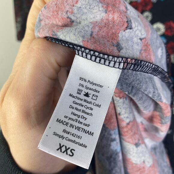 LulaRoe American Flag floral tunic - Picture 3 of 6